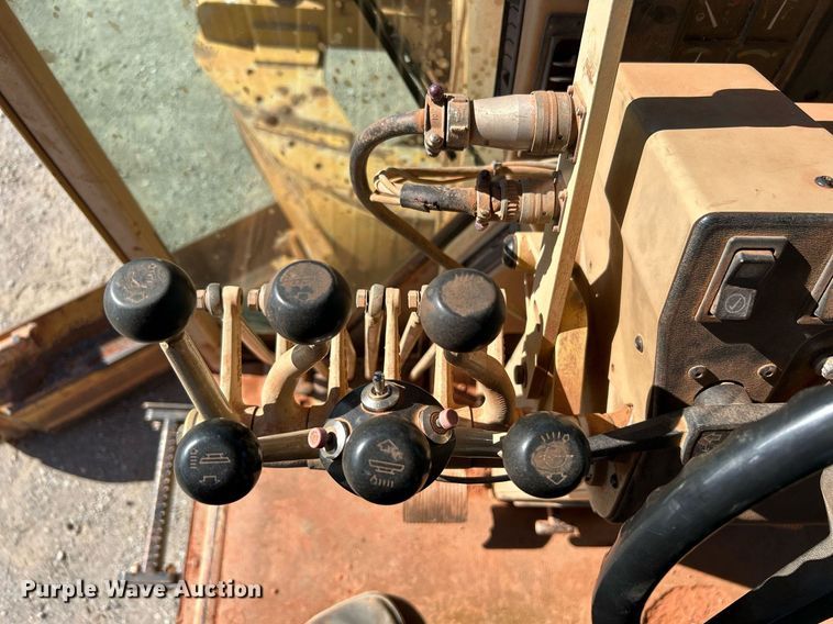 image for item DJ6374 2000 Caterpillar 160H  motor grader