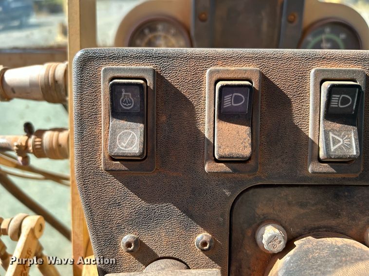 image for item DJ6374 2000 Caterpillar 160H  motor grader