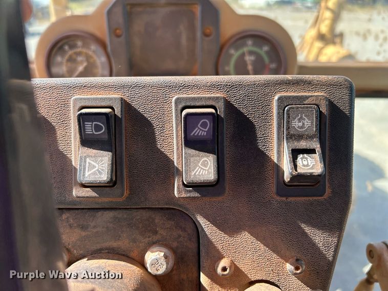 image for item DJ6374 2000 Caterpillar 160H  motor grader