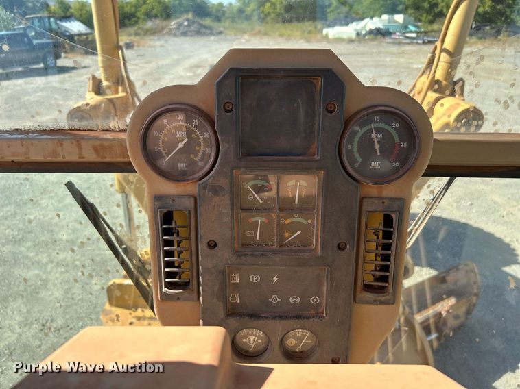 image for item DJ6374 2000 Caterpillar 160H  motor grader