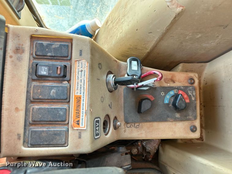 image for item DJ6374 2000 Caterpillar 160H  motor grader