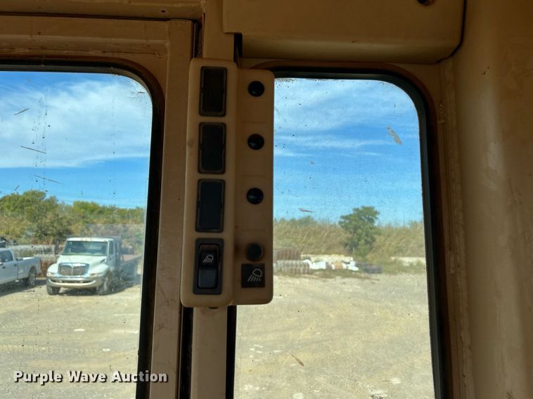 image for item DJ6374 2000 Caterpillar 160H  motor grader