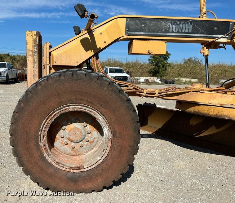 image for item DJ6374 2000 Caterpillar 160H  motor grader