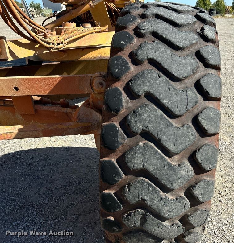 image for item DJ6374 2000 Caterpillar 160H  motor grader