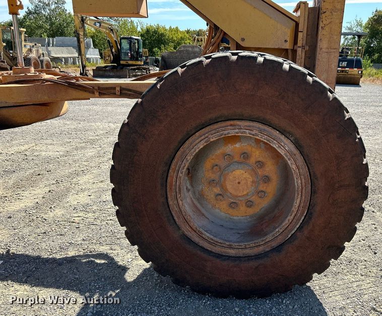 image for item DJ6374 2000 Caterpillar 160H  motor grader