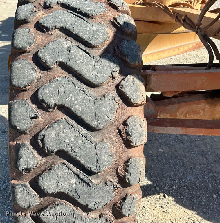 image for item DJ6374 2000 Caterpillar 160H  motor grader