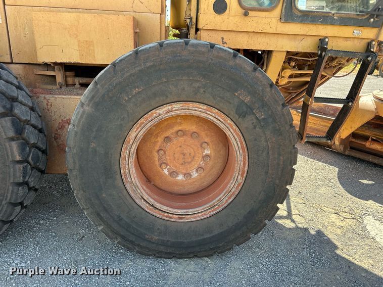 image for item DJ6374 2000 Caterpillar 160H  motor grader