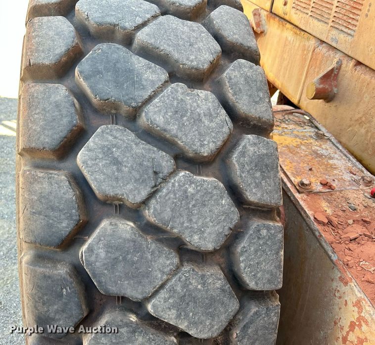 image for item DJ6374 2000 Caterpillar 160H  motor grader