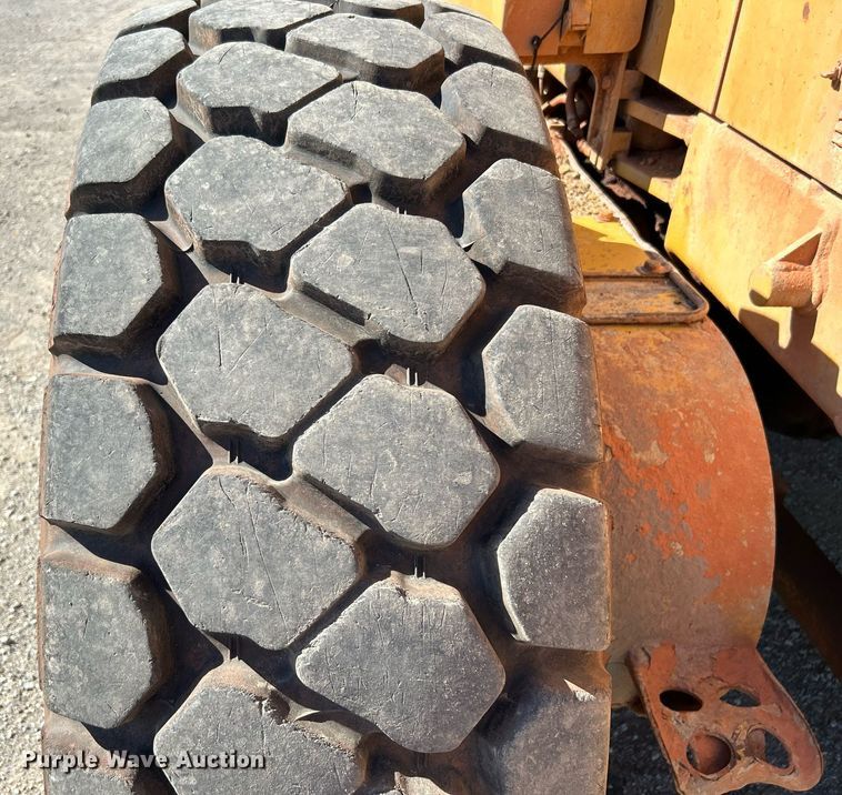 image for item DJ6374 2000 Caterpillar 160H  motor grader