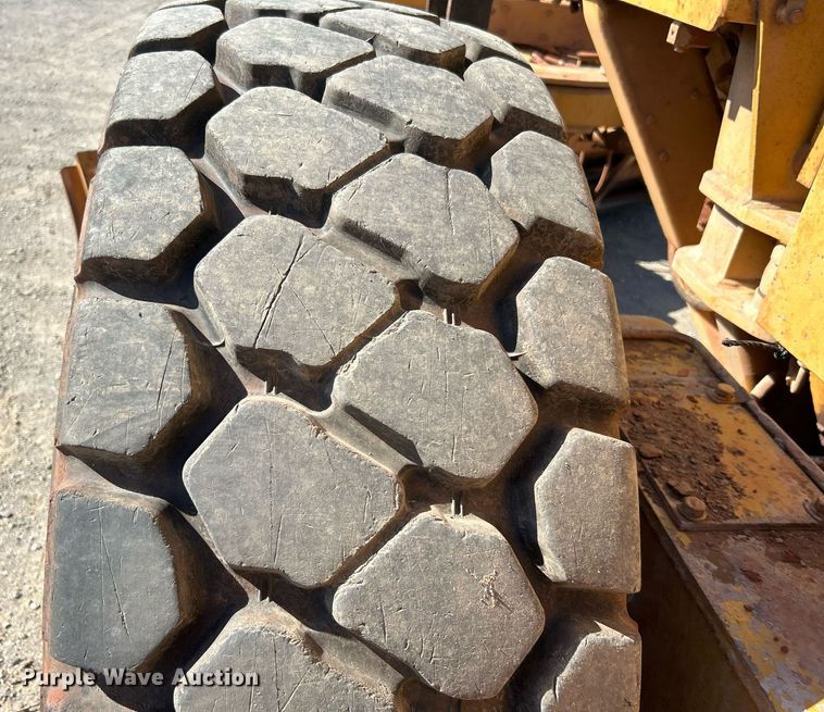 image for item DJ6374 2000 Caterpillar 160H  motor grader