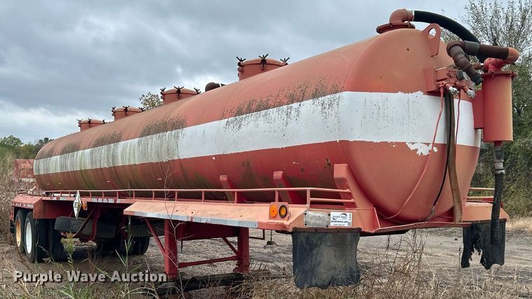 image for item DJ6388 1981 Railmaster Tanks, Inc.  vacuum trailer