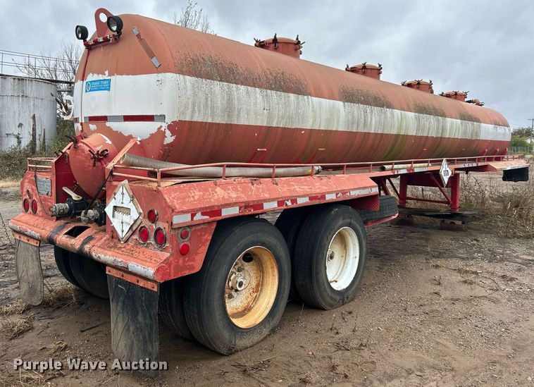 image for item DJ6388 1981 Railmaster Tanks, Inc.  vacuum trailer