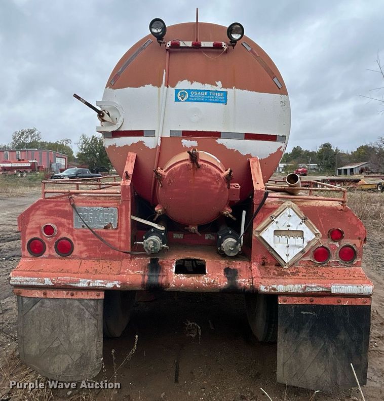 image for item DJ6388 1981 Railmaster Tanks, Inc.  vacuum trailer