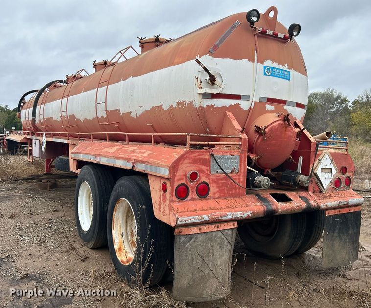 image for item DJ6388 1981 Railmaster Tanks, Inc.  vacuum trailer