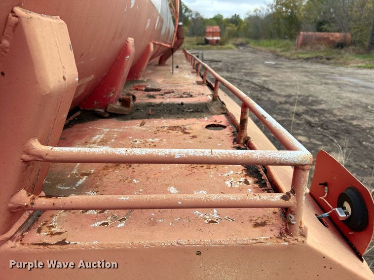 image for item DJ6388 1981 Railmaster Tanks, Inc.  vacuum trailer