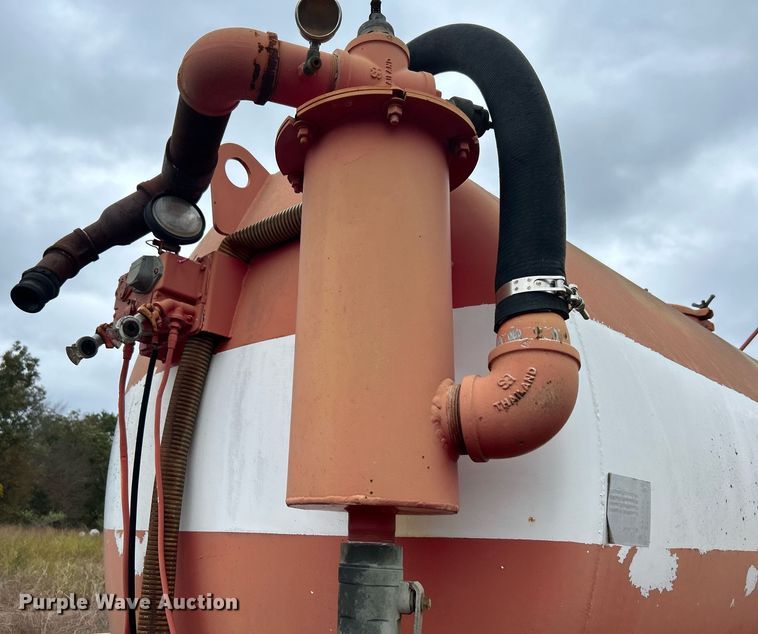 image for item DJ6388 1981 Railmaster Tanks, Inc.  vacuum trailer