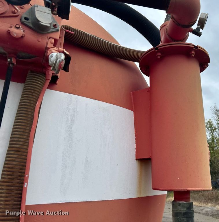 image for item DJ6388 1981 Railmaster Tanks, Inc.  vacuum trailer