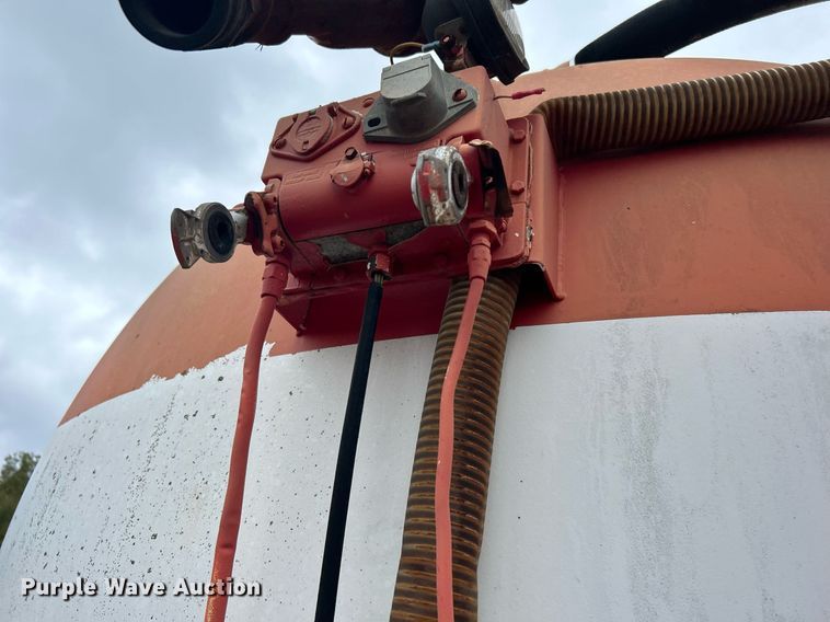 image for item DJ6388 1981 Railmaster Tanks, Inc.  vacuum trailer