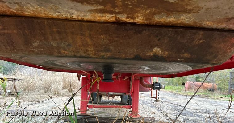 image for item DJ6388 1981 Railmaster Tanks, Inc.  vacuum trailer