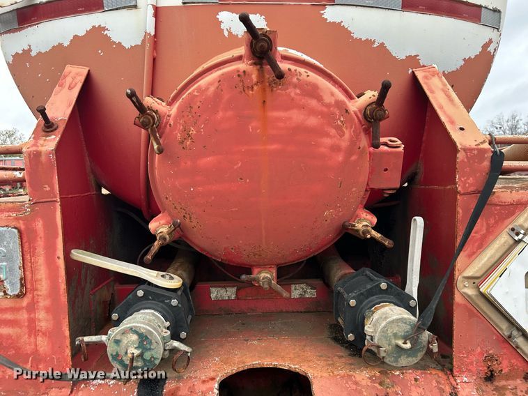 image for item DJ6388 1981 Railmaster Tanks, Inc.  vacuum trailer