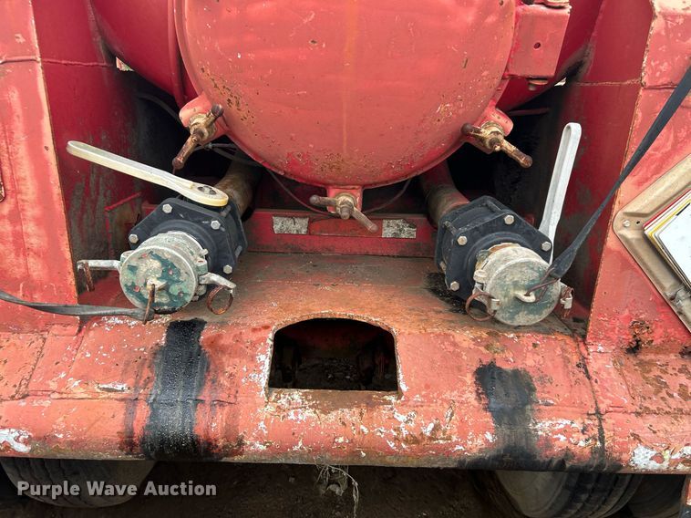 image for item DJ6388 1981 Railmaster Tanks, Inc.  vacuum trailer