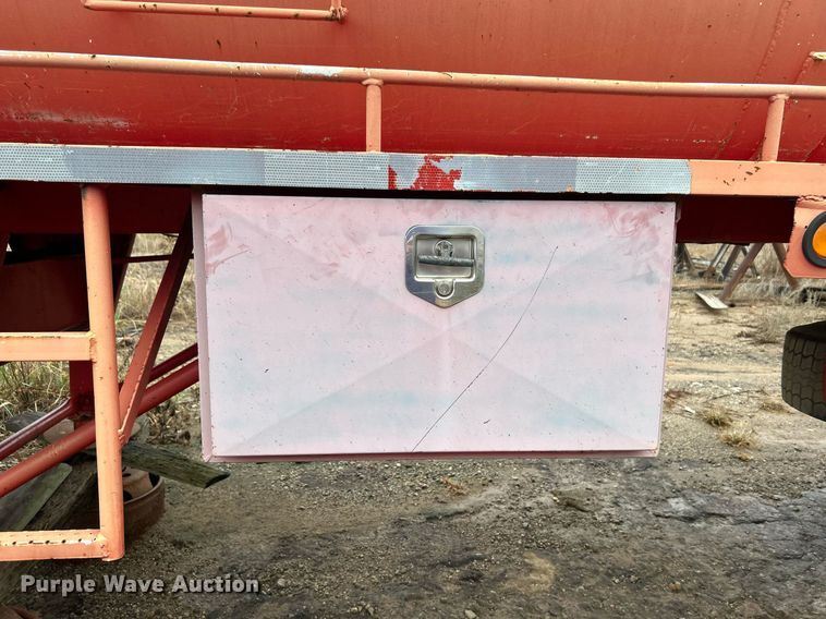 image for item DJ6388 1981 Railmaster Tanks, Inc.  vacuum trailer