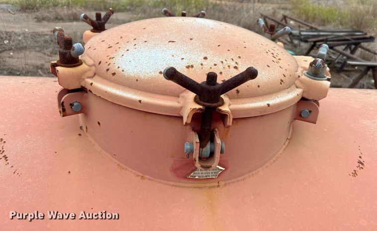 image for item DJ6388 1981 Railmaster Tanks, Inc.  vacuum trailer