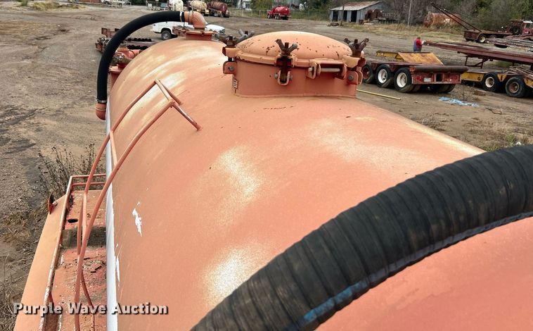 image for item DJ6388 1981 Railmaster Tanks, Inc.  vacuum trailer