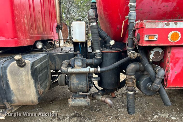 image for item DJ6389 1979 International F-2574  vacuum truck