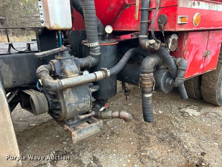 image for item DJ6389 1979 International F-2574  vacuum truck