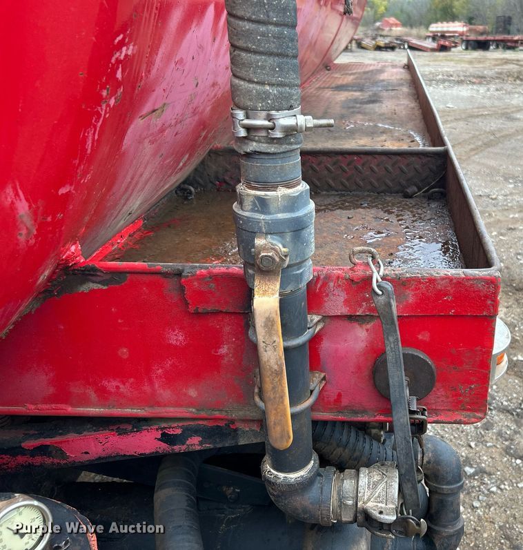 image for item DJ6389 1979 International F-2574  vacuum truck