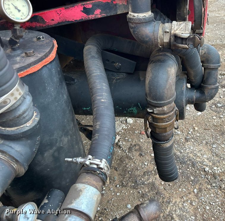 image for item DJ6389 1979 International F-2574  vacuum truck