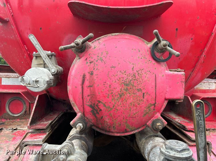 image for item DJ6389 1979 International F-2574  vacuum truck