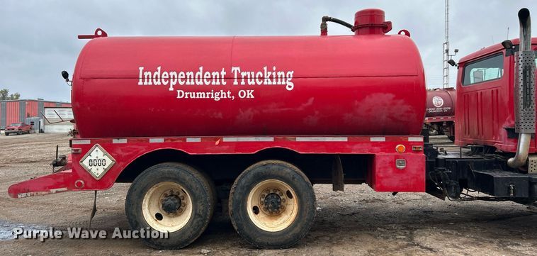 image for item DJ6389 1979 International F-2574  vacuum truck