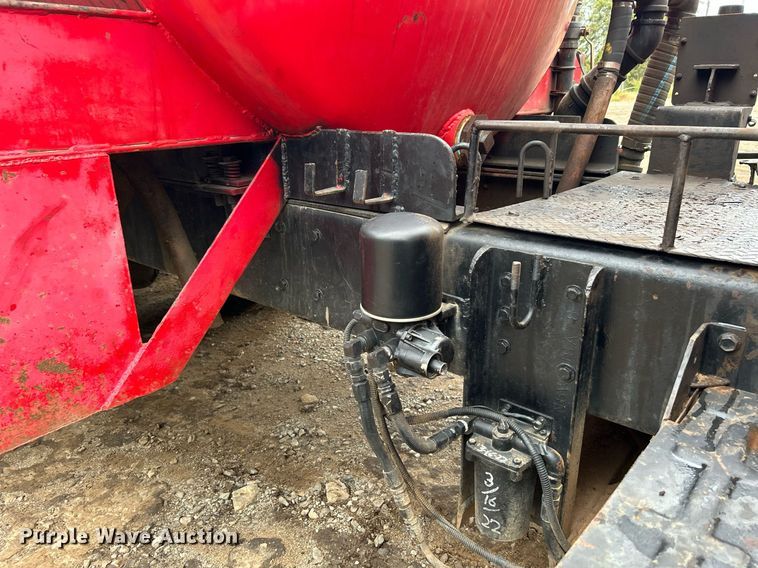 image for item DJ6389 1979 International F-2574  vacuum truck