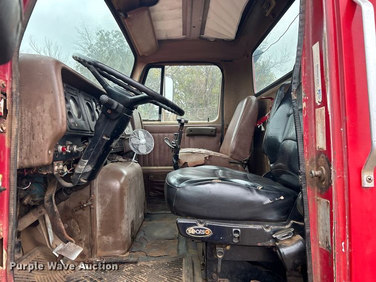 image for item DJ6389 1979 International F-2574  vacuum truck