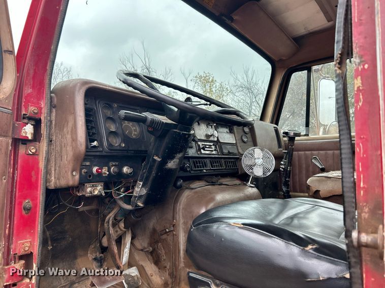 image for item DJ6389 1979 International F-2574  vacuum truck