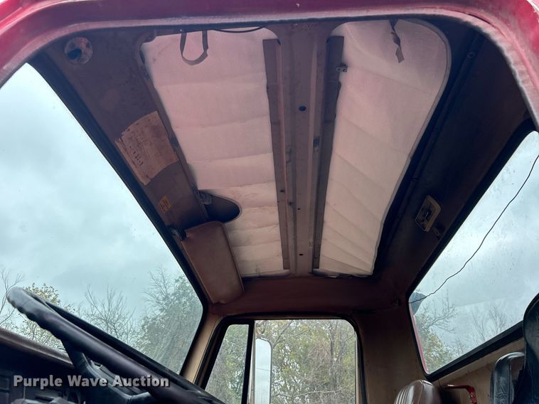 image for item DJ6389 1979 International F-2574  vacuum truck