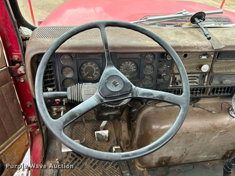 image for item DJ6389 1979 International F-2574  vacuum truck