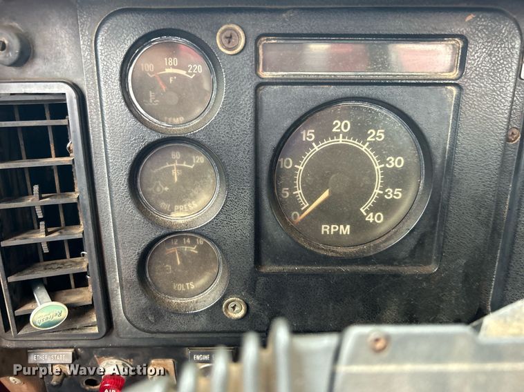 image for item DJ6389 1979 International F-2574  vacuum truck