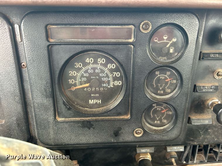 image for item DJ6389 1979 International F-2574  vacuum truck