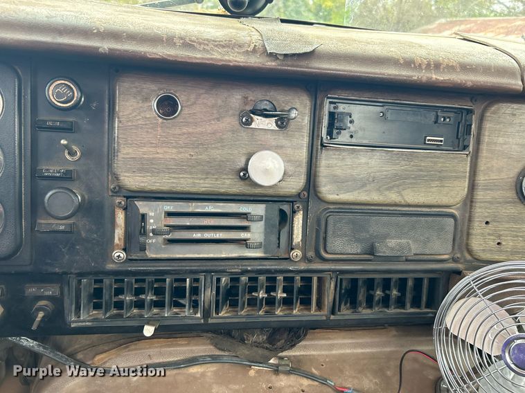 image for item DJ6389 1979 International F-2574  vacuum truck