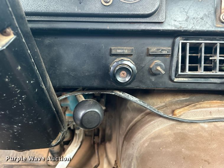 image for item DJ6389 1979 International F-2574  vacuum truck