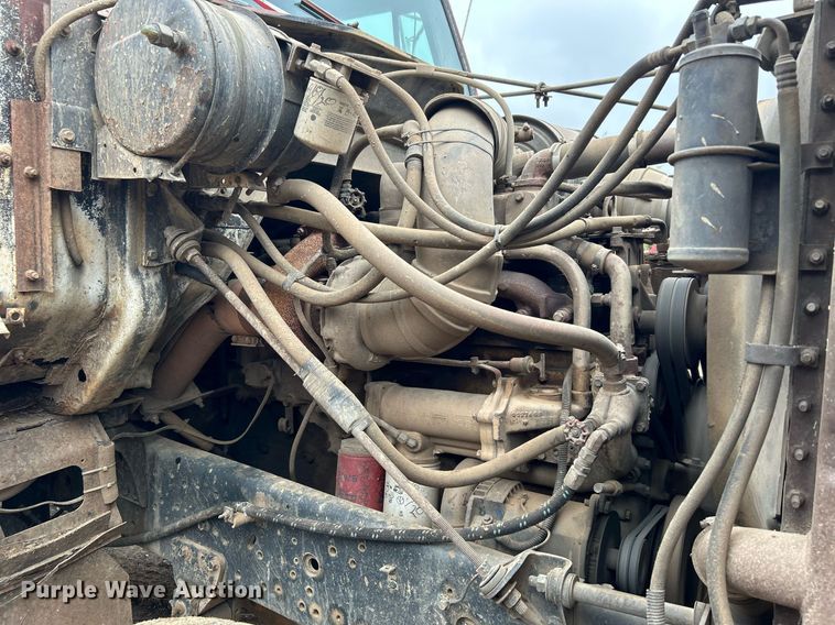 image for item DJ6389 1979 International F-2574  vacuum truck