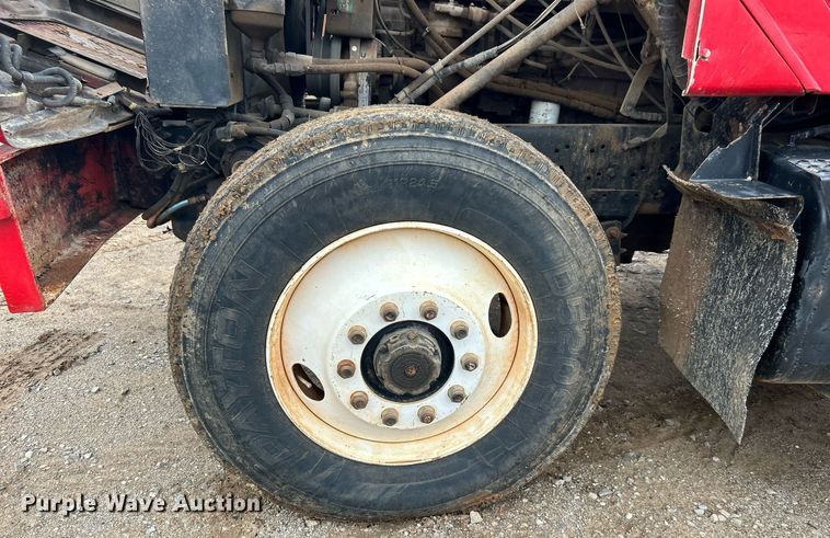 image for item DJ6389 1979 International F-2574  vacuum truck