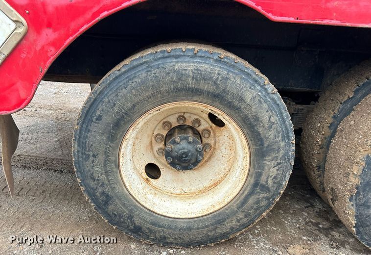 image for item DJ6389 1979 International F-2574  vacuum truck