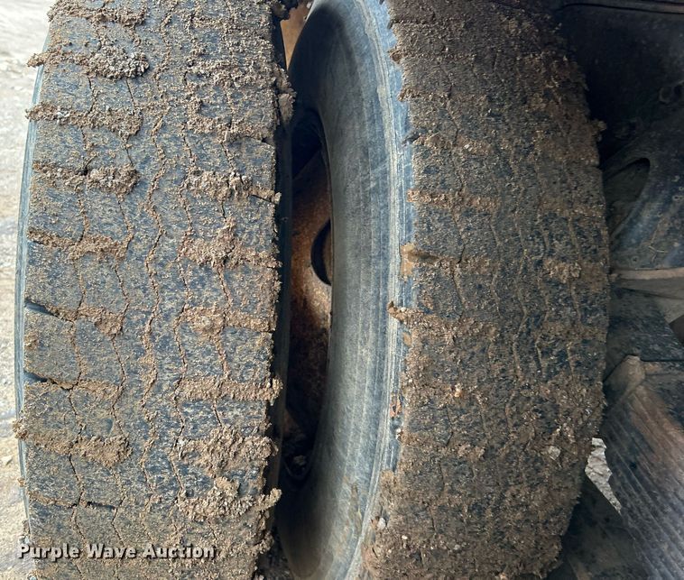 image for item DJ6389 1979 International F-2574  vacuum truck