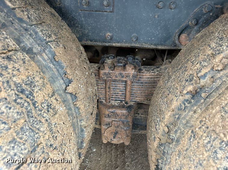 image for item DJ6389 1979 International F-2574  vacuum truck