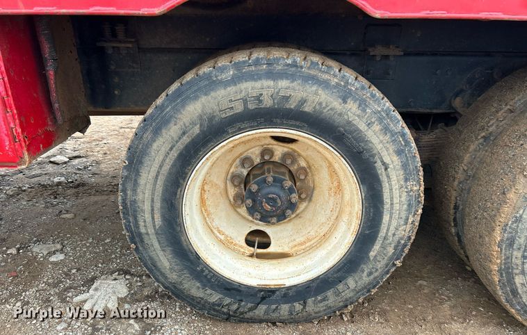 image for item DJ6389 1979 International F-2574  vacuum truck