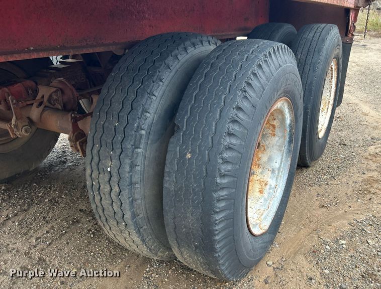 image for item DJ6390 1979 Load Craft  oilfield trailer